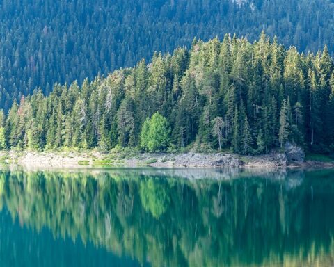 črno jezero