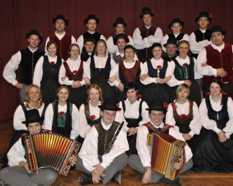 Folklorna skupina KD Gozdar.