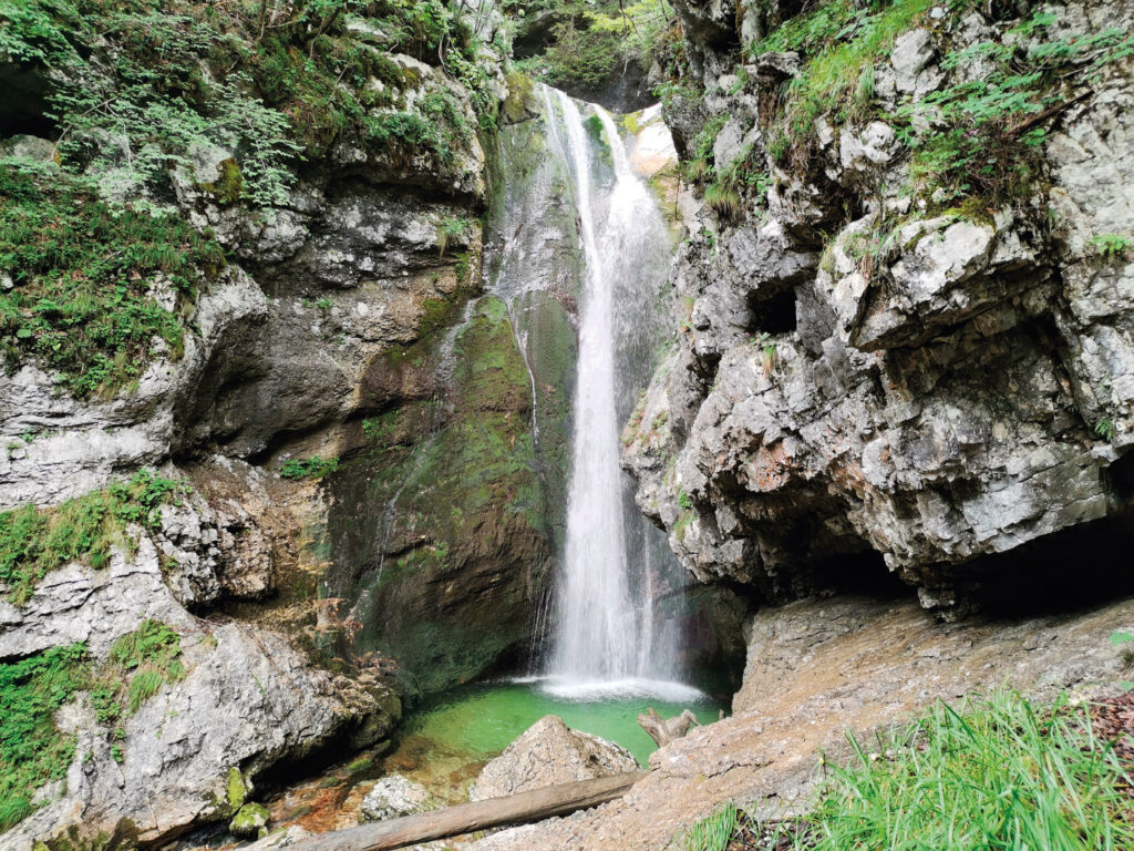 Čudovit slap, ki predstavlja naravno bogastvo sladke vode v Sloveniji.