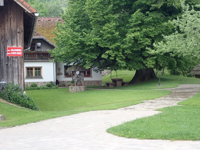 Kmetija Lešnik